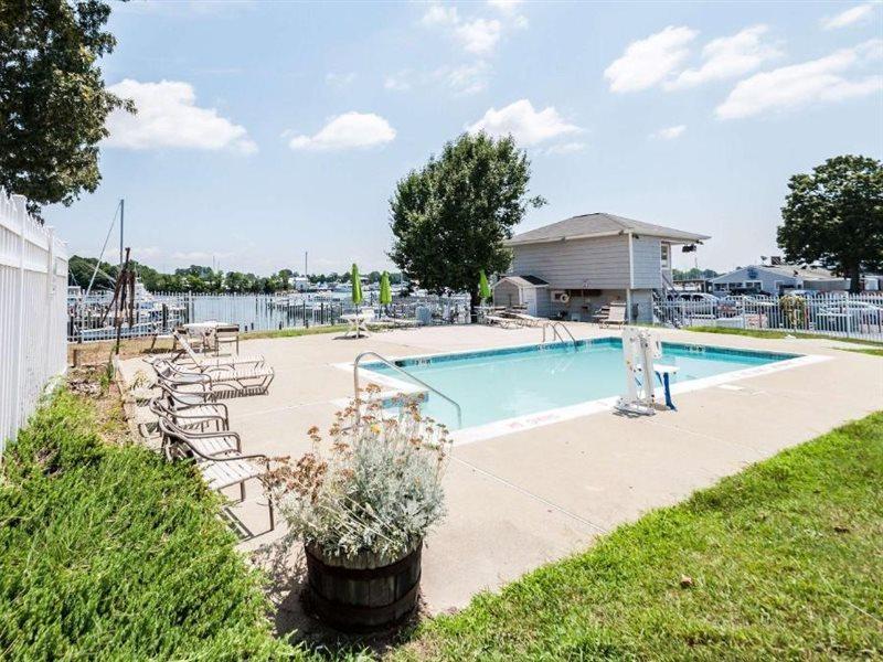 Quality Inn Solomons - Beacon Marina Bagian luar foto