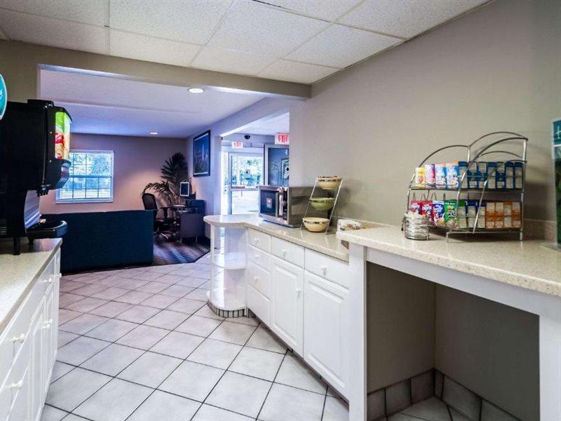 Quality Inn Solomons - Beacon Marina Bagian luar foto