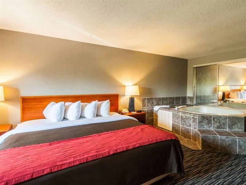 Quality Inn Solomons - Beacon Marina Bagian luar foto