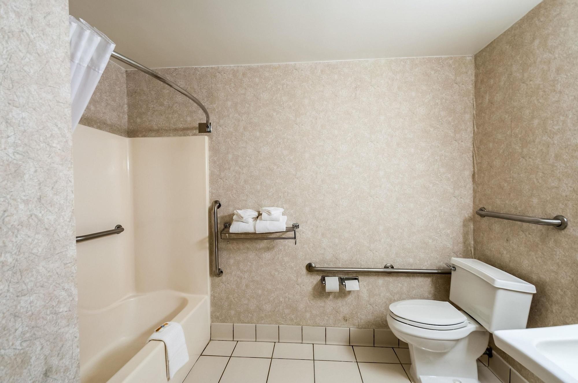 Quality Inn Solomons - Beacon Marina Bagian luar foto
