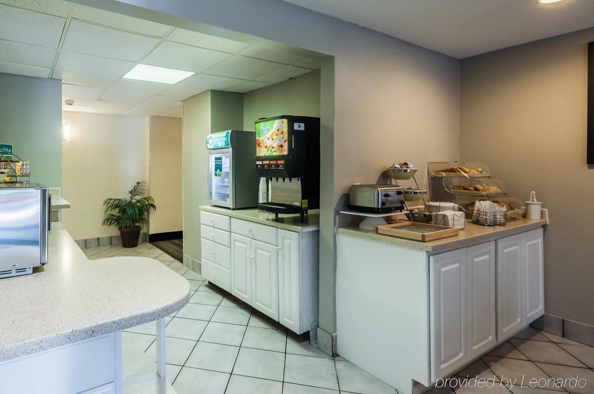 Quality Inn Solomons - Beacon Marina Bagian luar foto