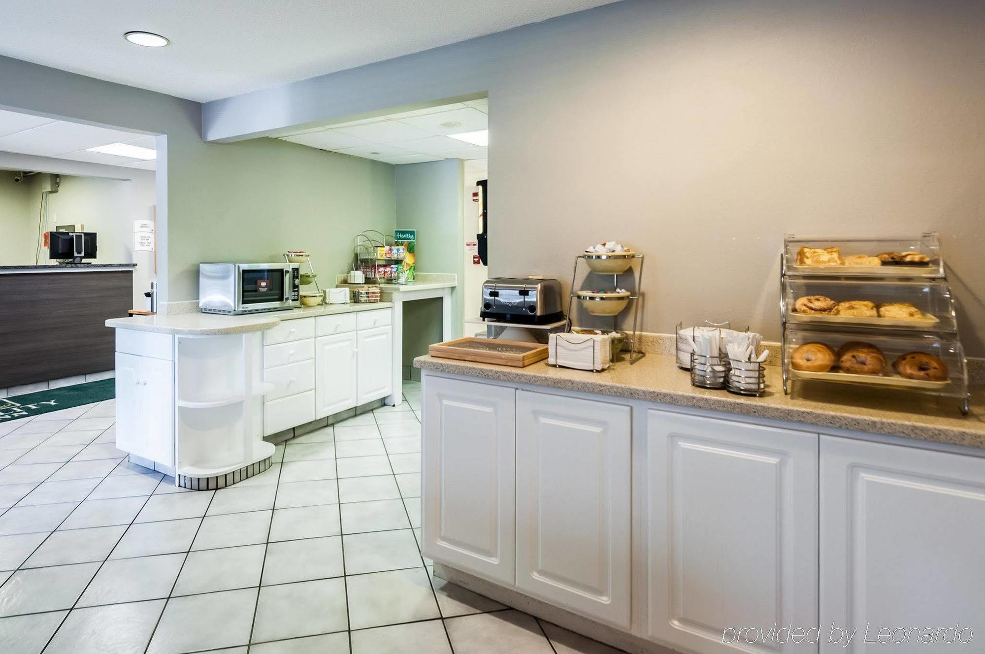 Quality Inn Solomons - Beacon Marina Bagian luar foto
