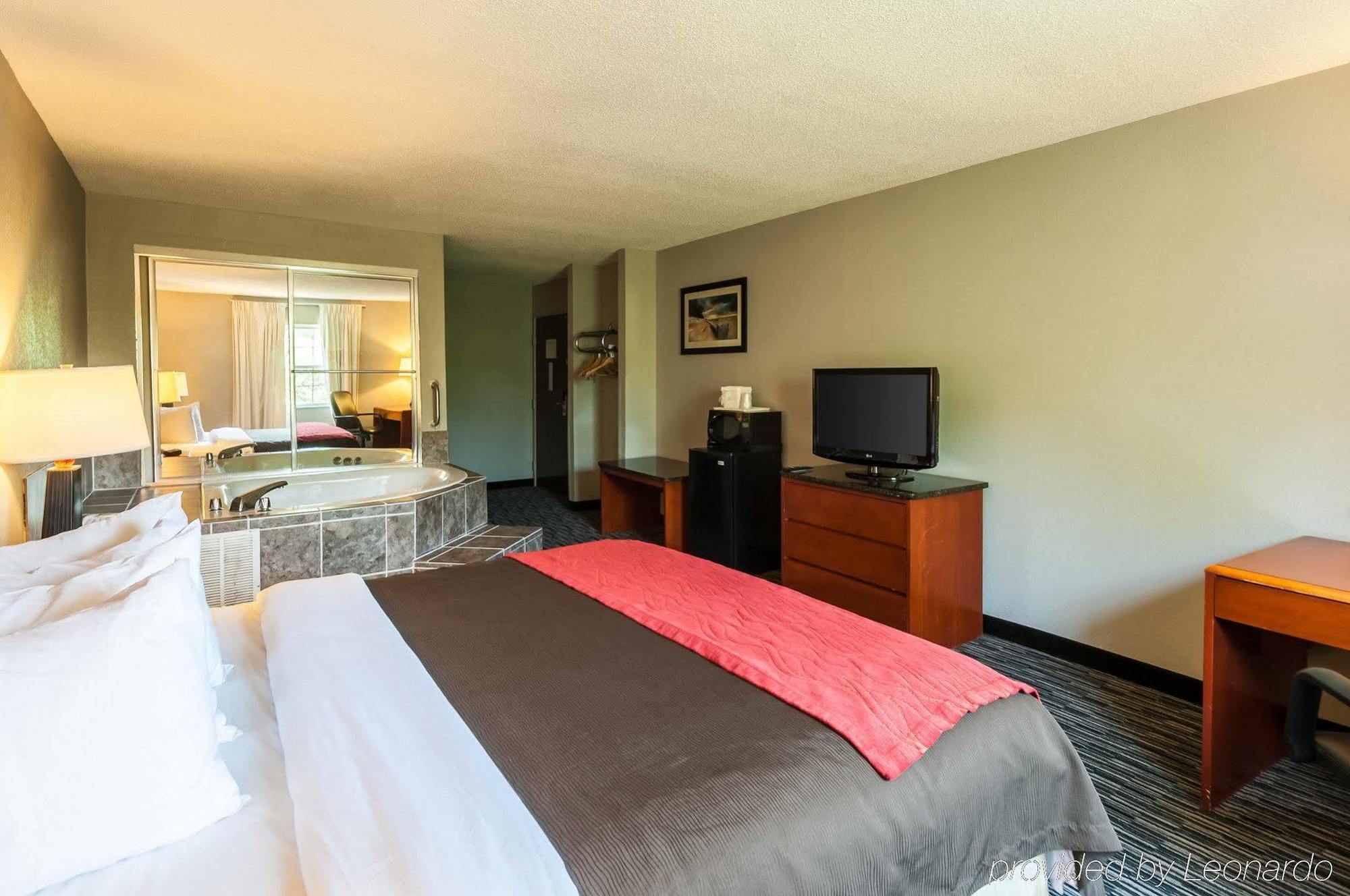 Quality Inn Solomons - Beacon Marina Bagian luar foto