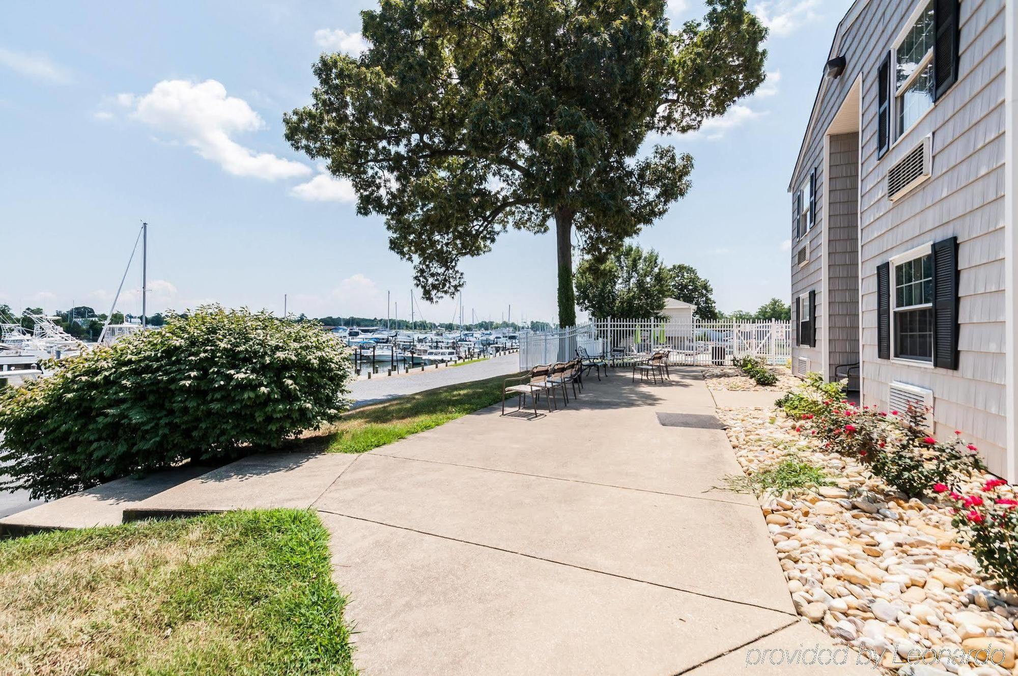 Quality Inn Solomons - Beacon Marina Bagian luar foto