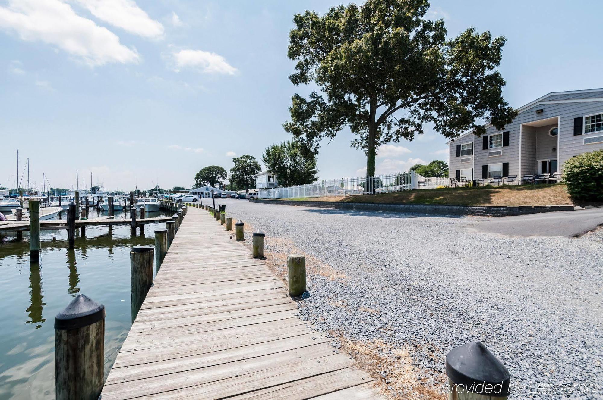 Quality Inn Solomons - Beacon Marina Bagian luar foto