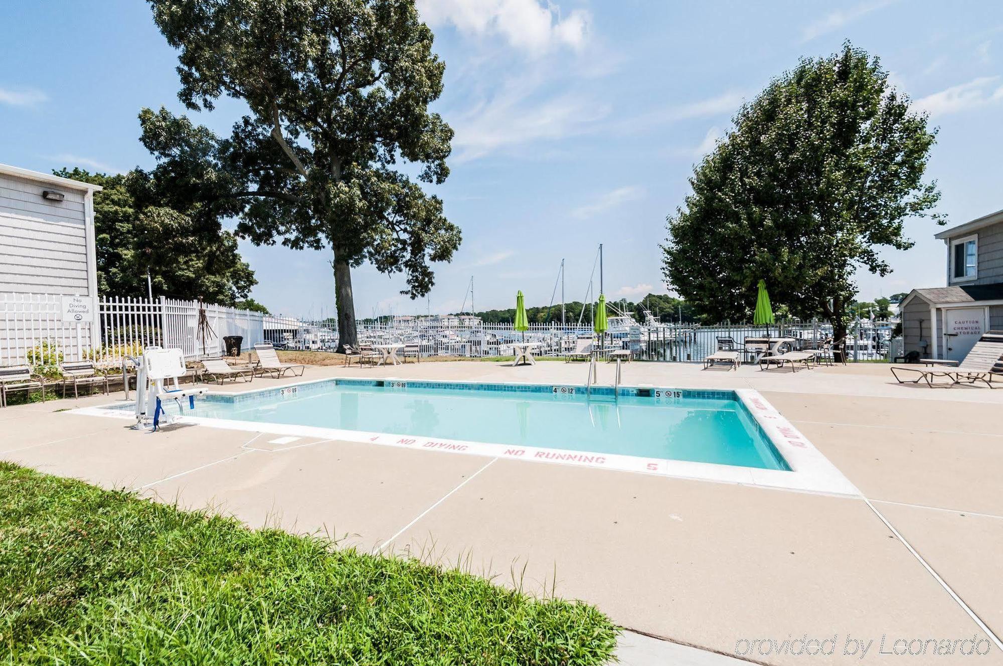 Quality Inn Solomons - Beacon Marina Bagian luar foto