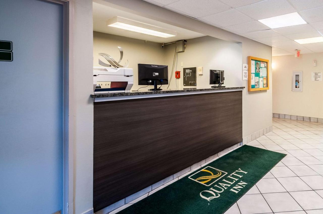 Quality Inn Solomons - Beacon Marina Bagian luar foto